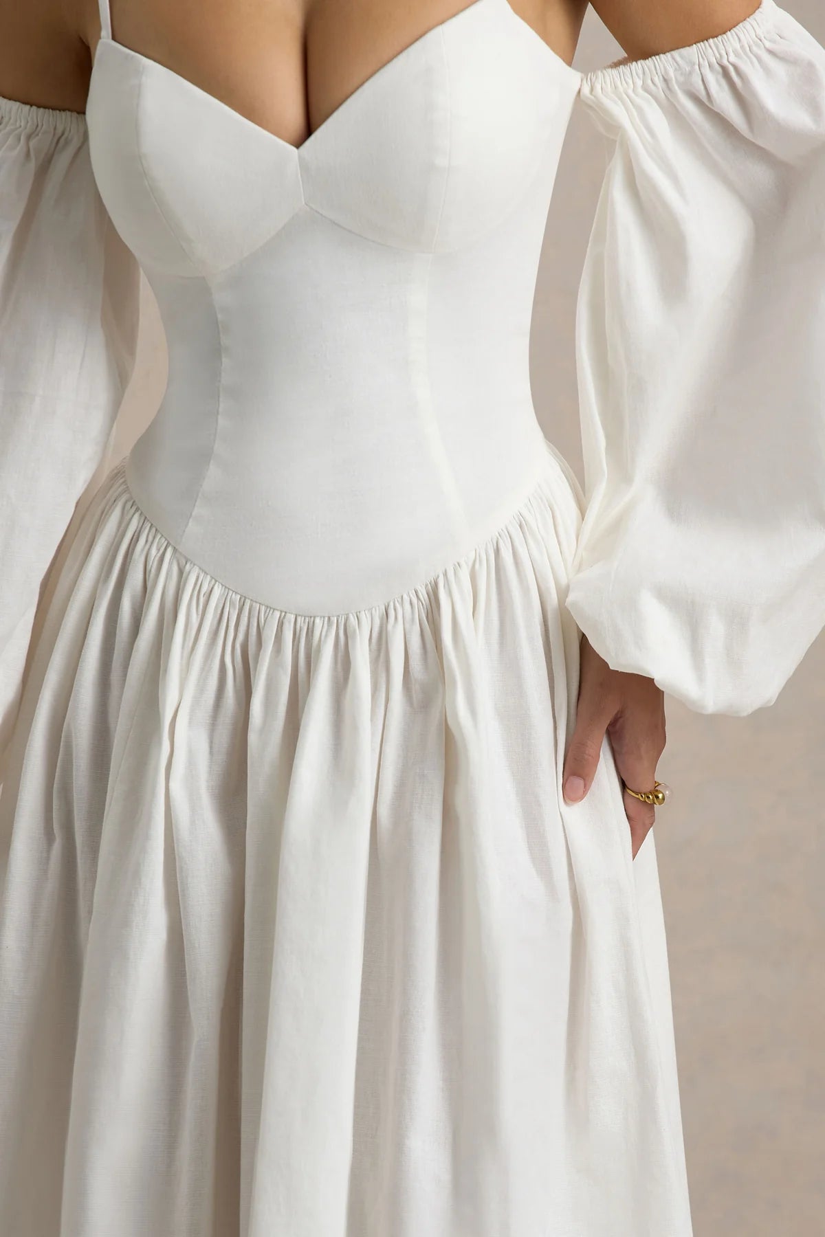 Alouro Cream Sweetheart – Balloon Sleeves Midi Dress